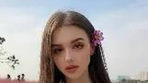 “竞技至上，友谊亦重——苏超赛事热度攀升，不止是梗火”