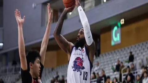 “泰山退赛引发神户胜利船积分跌落，俱乐部面临难题”